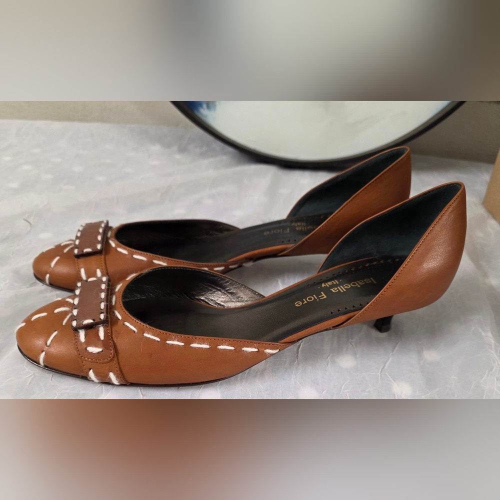 Isabella Fiore Tan Women's Heels with White Stitching Size 10M